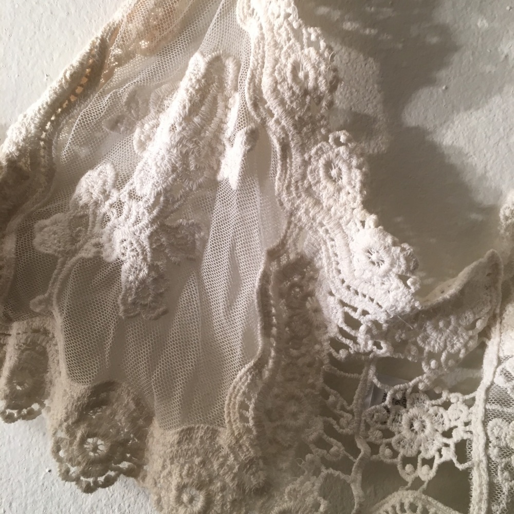 Ivory Lace Vest - Picture 4 of 5
